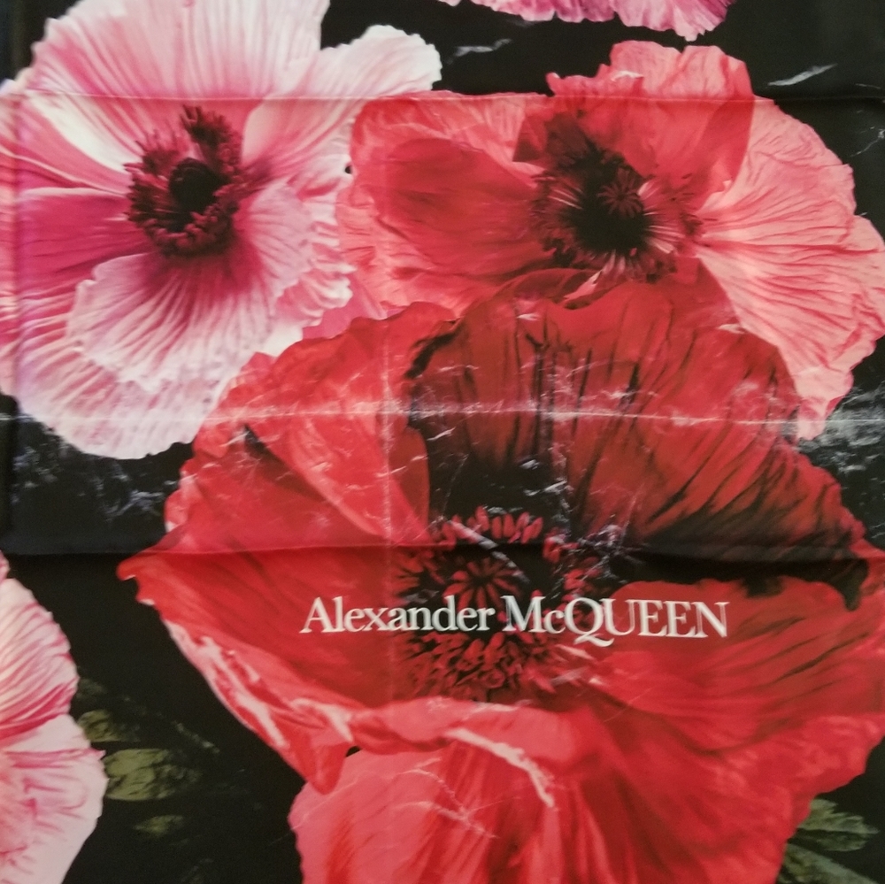 Alexander McQueen Poppy Floral Silk Square Scarf Black Red - Picture 5 of 5